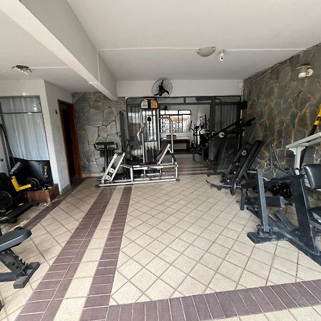 Casa Quintal Bueno! 5 Quartos Com Ar Split E Internet Ultra! Perto Do Melhor De Goiania! Marista Parques Areiao E Vaca Brava Hospital Premium Mater Dei Blue Fit Perdomo Goiania Shopping! ภายนอก รูปภาพ