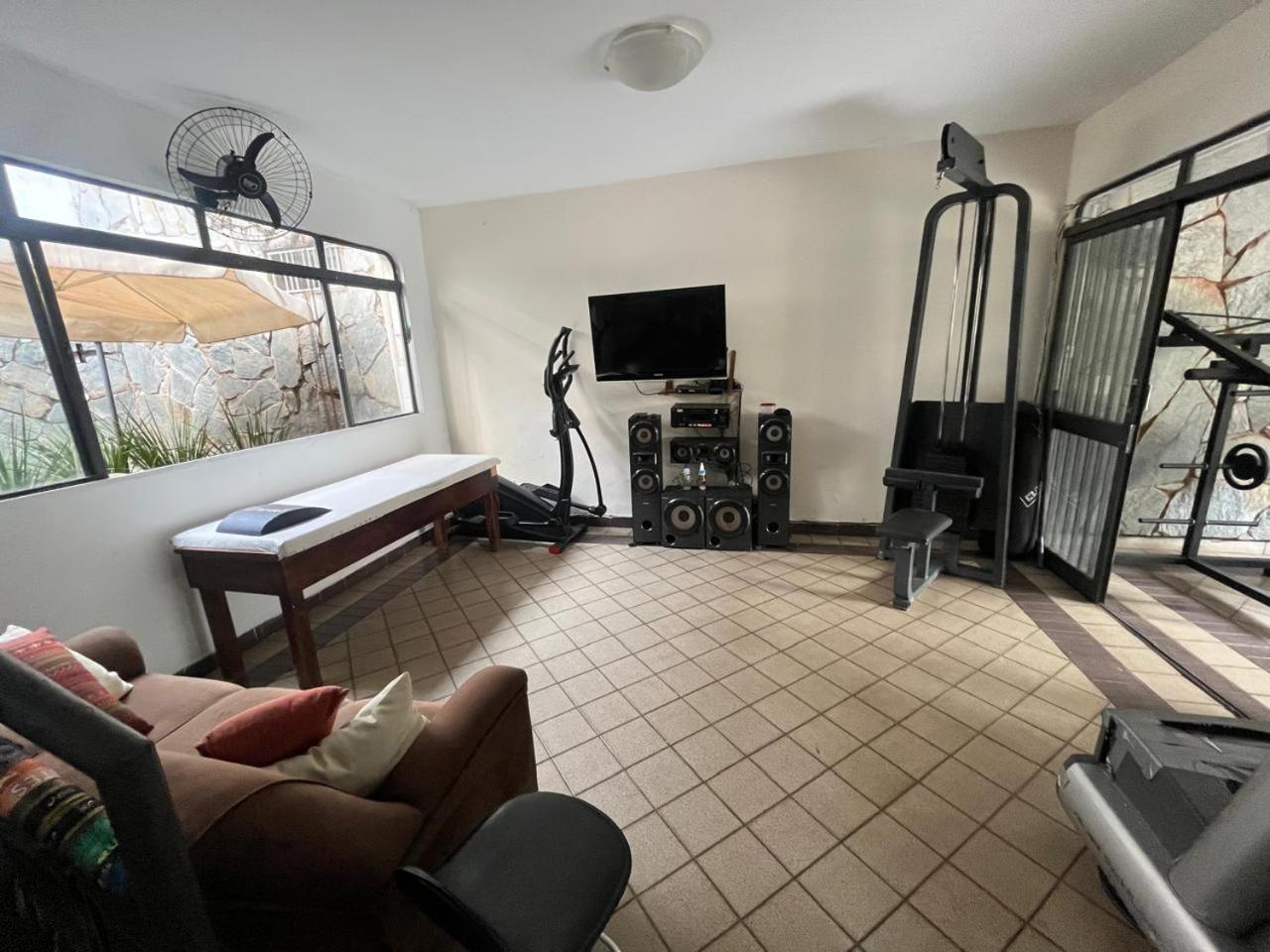 Casa Quintal Bueno! 5 Quartos Com Ar Split E Internet Ultra! Perto Do Melhor De Goiania! Marista Parques Areiao E Vaca Brava Hospital Premium Mater Dei Blue Fit Perdomo Goiania Shopping! ภายนอก รูปภาพ